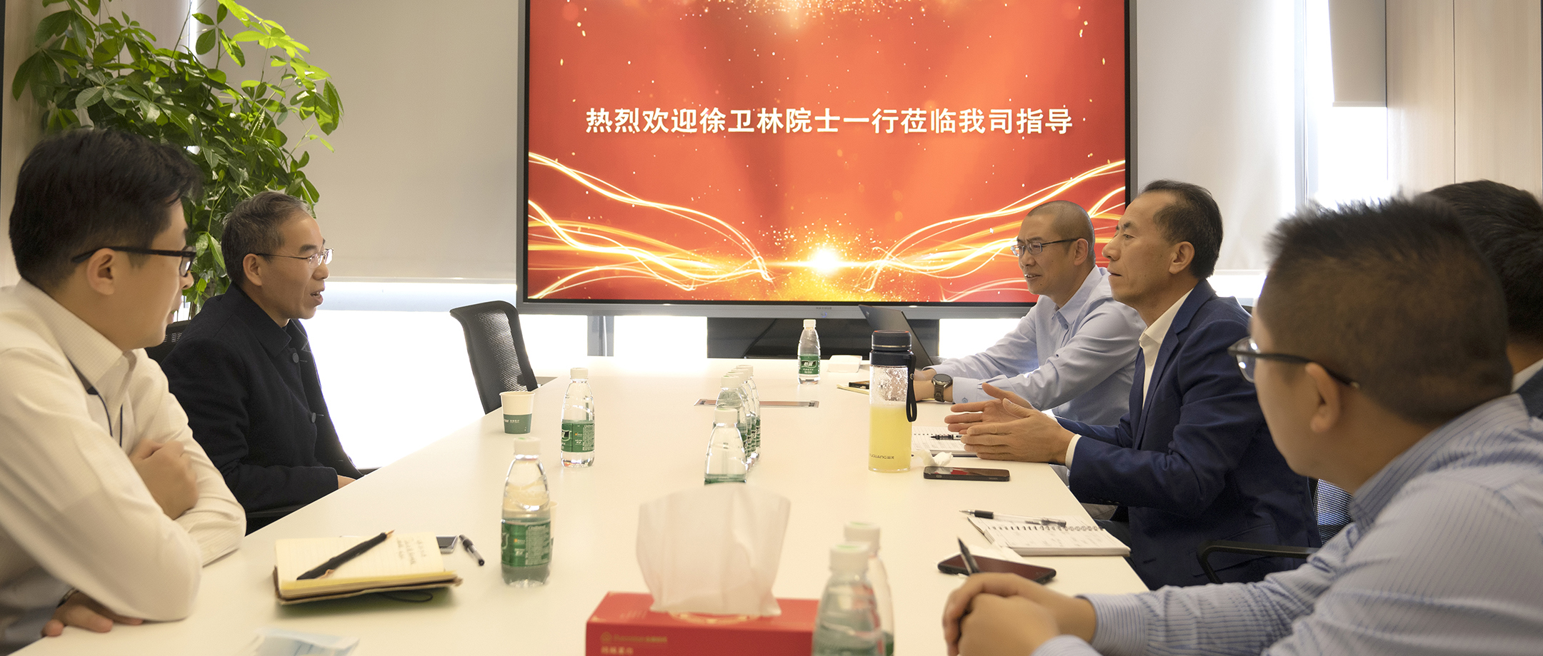中国工程院院士、武汉纺织大学校长徐卫林造访尊龙凯时医